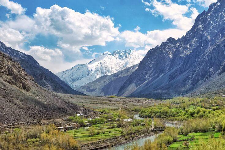 "Suru Valley: Where Verdant Valleys Meet Snow-Capped Peaks"